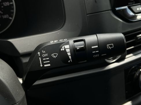 Used 2024 Nissan Pathfinder S AWD/4WD image 23