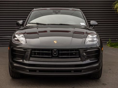 Certified 2025 Porsche Macan image 7