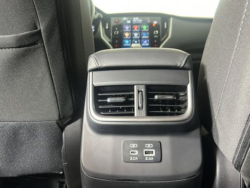 Used 2025 Subaru Outback Premium w/ Popular Package #1A AWD/4WD image 18