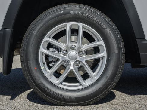 New 2025 Jeep Grand Cherokee Laredo X w/ Luxury Tech Group I image 17