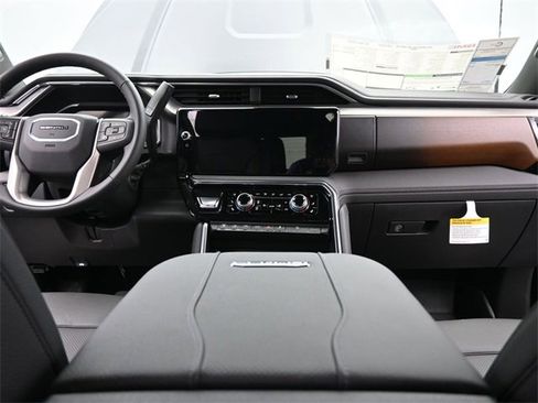 New 2025 GMC Sierra 2500 Denali w/ Denali Reserve Package image 24