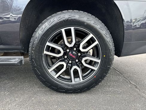 Used 2023 GMC Yukon XL AT4 image 29