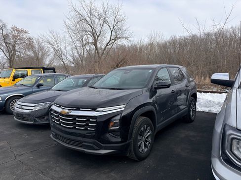 Used 2025 Chevrolet Equinox LT image 3