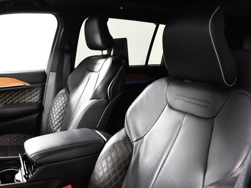 Used 2023 Jeep Grand Cherokee L Summit image 17