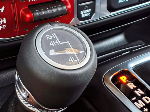 New 2025 Jeep Wrangler Unlimited Rubicon w/ Technology Group image 9