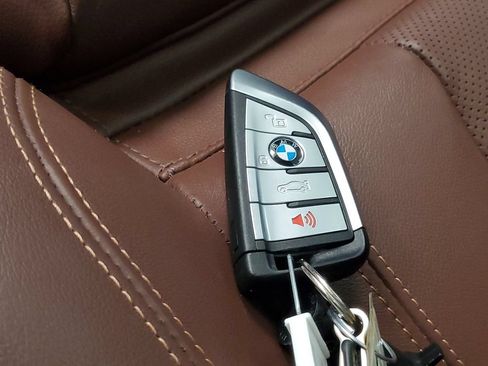 Used 2022 BMW X5 xDrive40i w/ M Sport Package AWD/4WD image 29