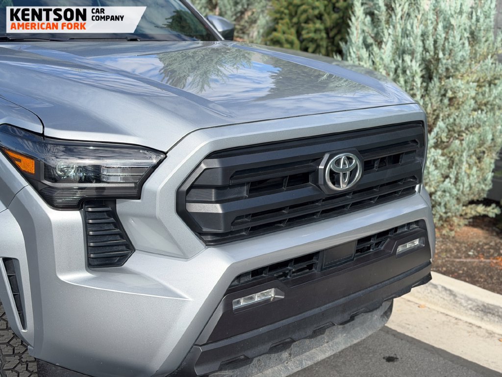 Used 2025 Toyota Tacoma SR5 AWD/4WD image 11