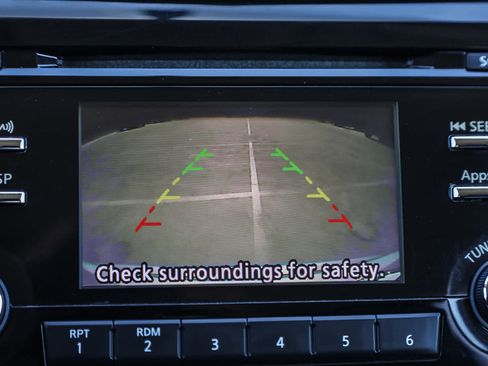 Used 2016 Nissan Rogue SV FWD image 23