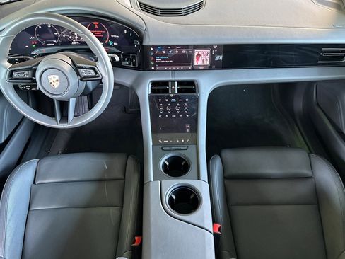 Used 2023 Porsche Taycan image 17