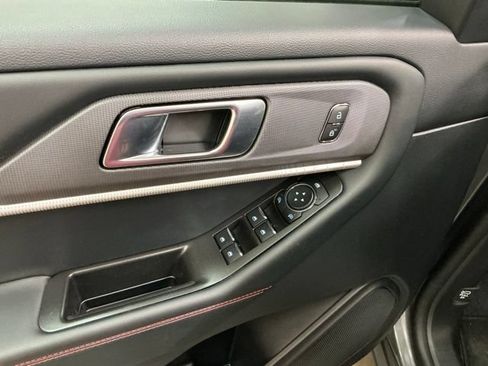 Used 2025 Ford Explorer ST-Line AWD/4WD image 17