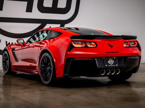 Used 2019 Chevrolet Corvette Z06 RWD image 30