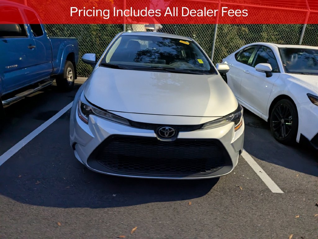 Used 2020 Toyota Corolla LE FWD image 2