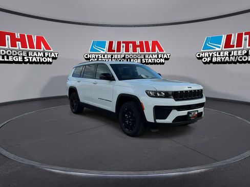 New 2026 Jeep Grand Cherokee L 2WD image 2