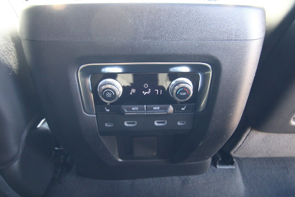 Used 2024 GMC Yukon XL Denali Ultimate AWD/4WD image 39