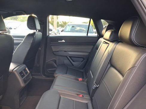 Used 2023 Volkswagen Atlas Cross Sport SE FWD image 8