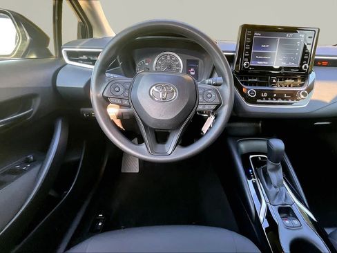 Used 2022 Toyota Corolla LE FWD image 6