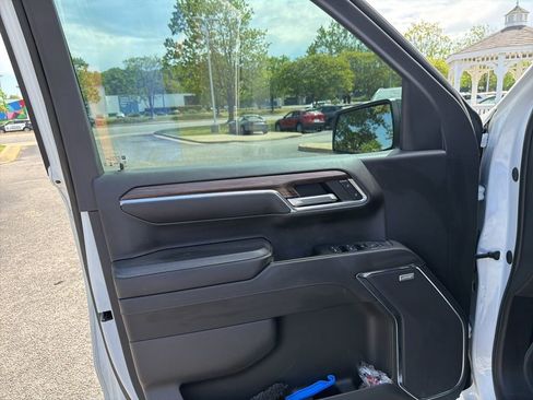 Used 2024 Chevrolet Silverado 1500 LT Trail Boss w/ Convenience Package II image 13