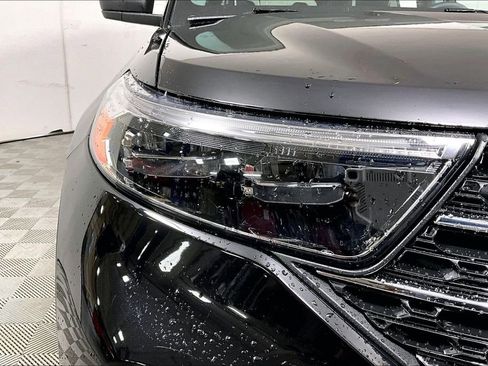 Used 2023 Ford Explorer XLT w/ Equipment Group 202A image 28