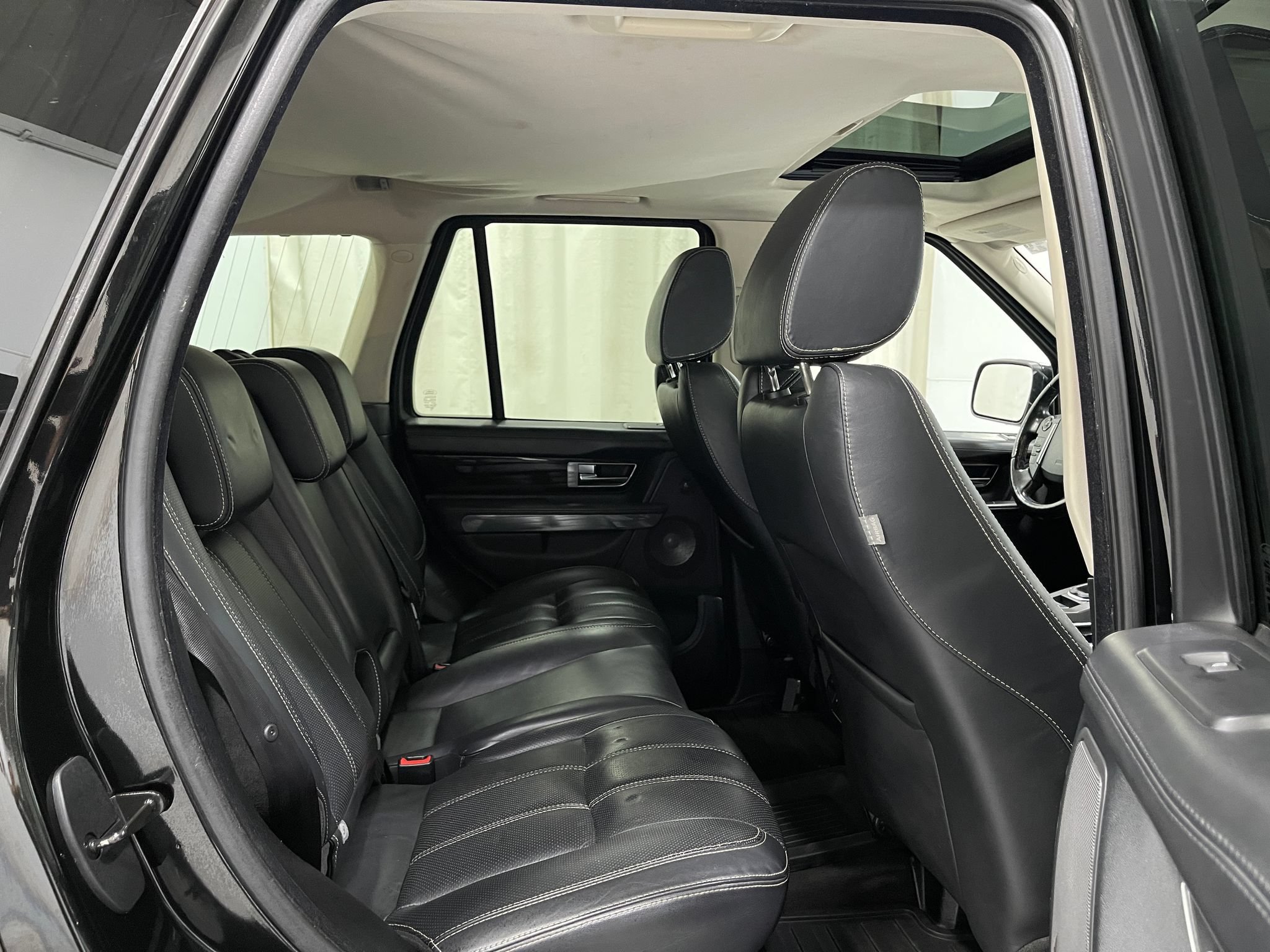 Used 2011 Land Rover Range Rover Sport HSE LUX AWD/4WD image 32