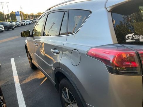 Used 2018 Toyota RAV4 XLE FWD image 9