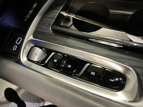 Used 2023 Buick Enclave Essence image 20