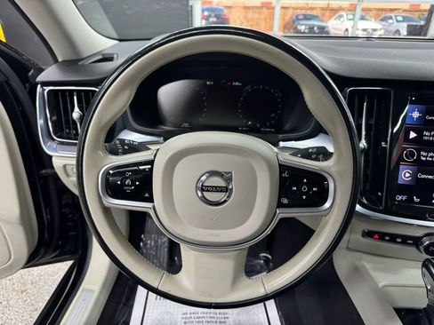 Used 2021 Volvo S60 T6 Momentum AWD/4WD image 23