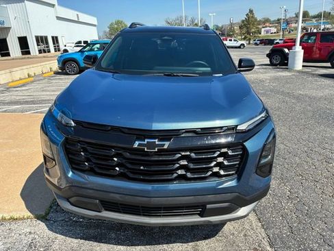 Used 2025 Chevrolet Equinox LT w/ Convenience Package II image 3