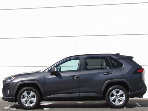 Used 2019 Toyota RAV4 XLE w/ Carpet Mat Package AWD/4WD image 4