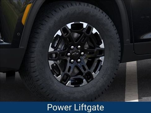 New 2027 Chevrolet Traverse Z71 w/ Enhanced Driving Package AWD/4WD image 10