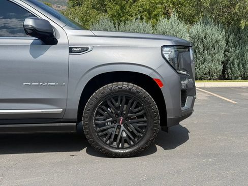 Used 2021 GMC Yukon XL Denali w/ Denali Premium Package AWD/4WD image 6