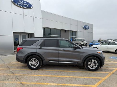 Used 2021 Ford Explorer XLT image 8