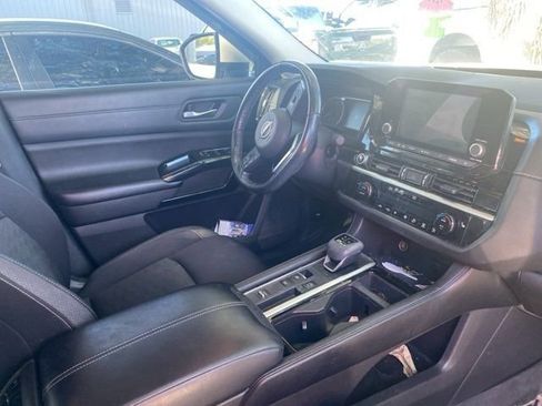 Used 2022 Nissan Pathfinder SV w/ SV Premium Package image 5