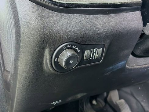 Used 2025 Jeep Compass Latitude w/ Convenience Group image 12