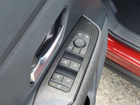Used 2025 Nissan Kicks SV AWD/4WD image 9