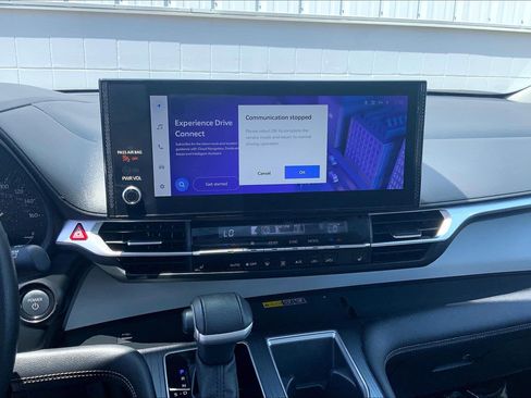 Used 2025 Toyota Sienna XLE FWD image 39