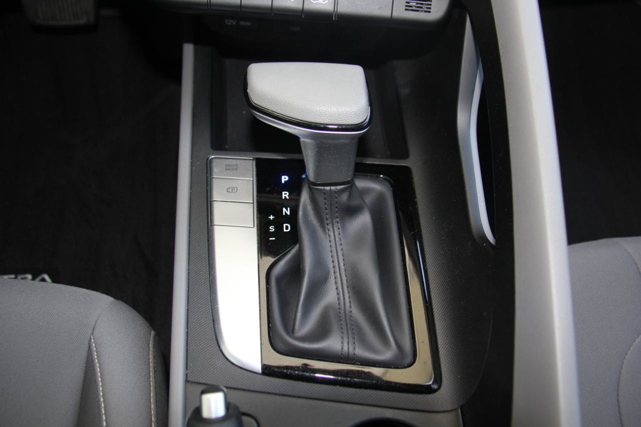 Used 2024 Hyundai Elantra SEL FWD image 26