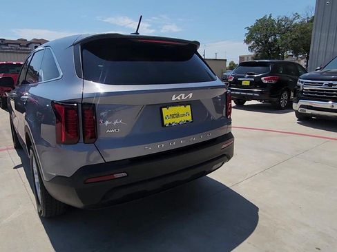 Used 2022 Kia Sorento LX AWD/4WD image 7