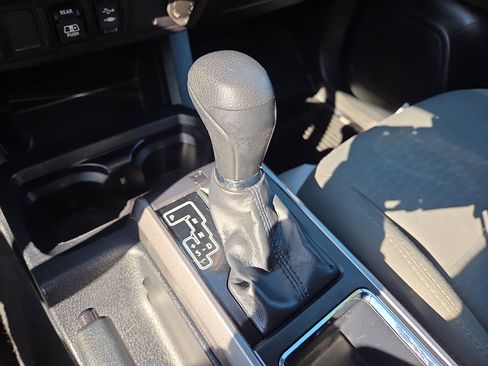 Used 2018 Toyota Tacoma SR5 image 15