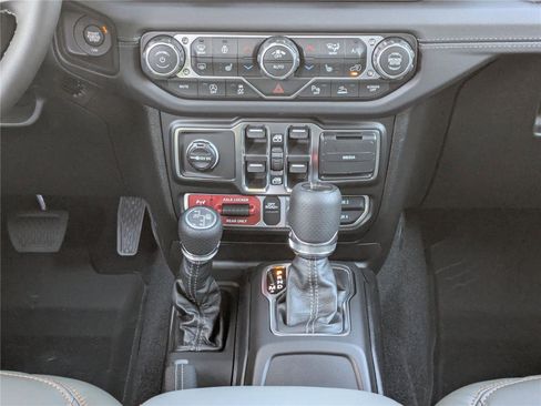 New 2026 Jeep Gladiator Mojave image 18