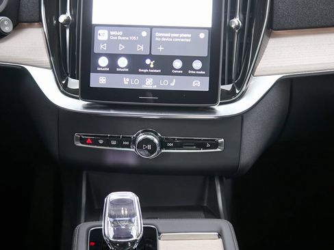 Used 2025 Volvo XC90 B6 Core w/ Protection Package image 28