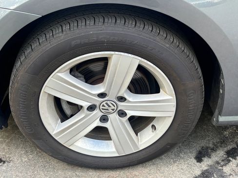 Used 2017 Volkswagen Golf S FWD image 40