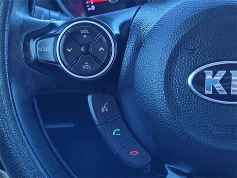Used 2016 Kia Soul + image 25