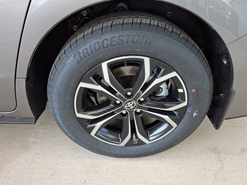 New 2026 Toyota Sienna Platinum image 5