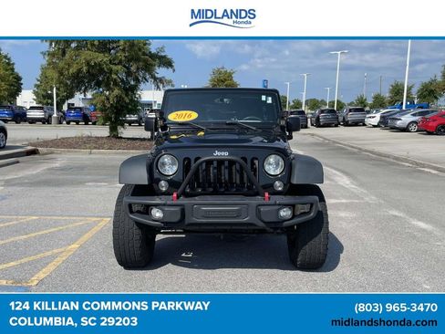 Used 2016 Jeep Wrangler Unlimited Rubicon AWD/4WD image 2