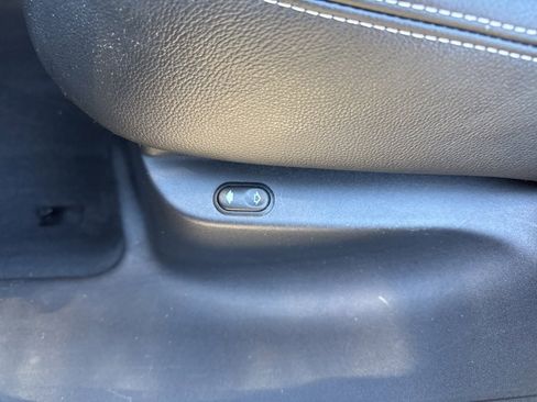 Used 2019 Land Rover Range Rover Velar R-Dynamic SE image 40