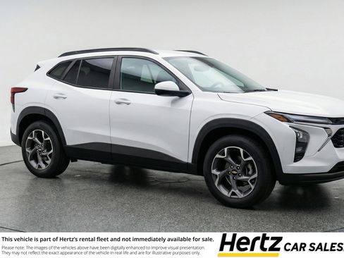 Used 2025 Chevrolet Trax LT FWD image 1