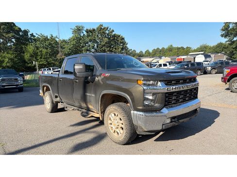 Used 2022 Chevrolet Silverado 2500 LT w/ Convenience Package AWD/4WD image 2