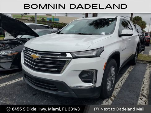 Used 2023 Chevrolet Traverse LT image 3