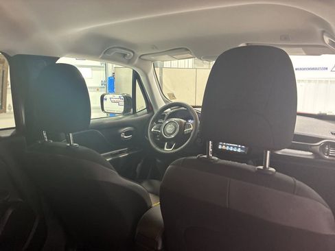 Used 2023 Jeep Renegade Latitude AWD/4WD image 45
