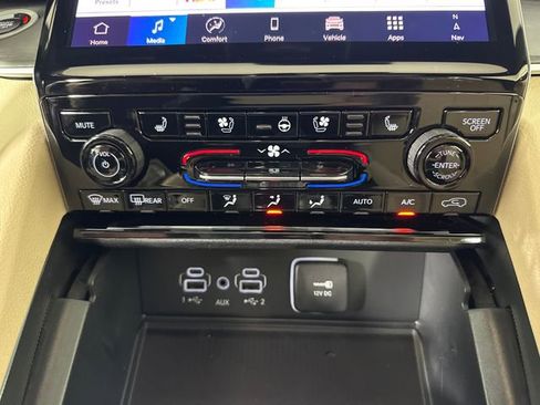 New 2025 Jeep Grand Cherokee Limited w/ Luxury Tech Group II image 16